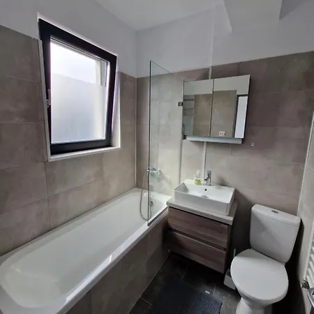 Cozy Near City Center, Parks And Metro Rum i privatbostad Bukarest